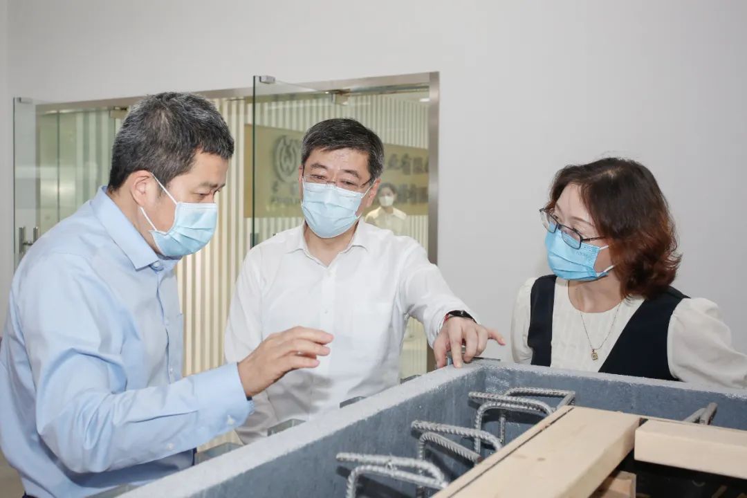 傾聽企業訴求，共謀發展良策——金山區委書記劉健深入新型建筑材料制造企業開展調查研究